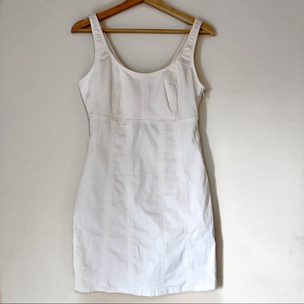 White bodycon dress